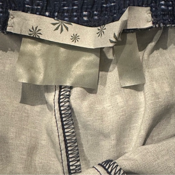 Athleta Ikat Stripe Sway Shorts 3" Blue Zip Pockets 213026 Women's Size Small - Picture 4 of 7